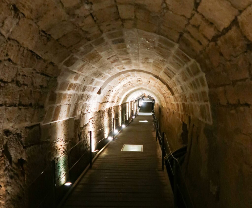 Acre_Israel_tunel templarios (2)