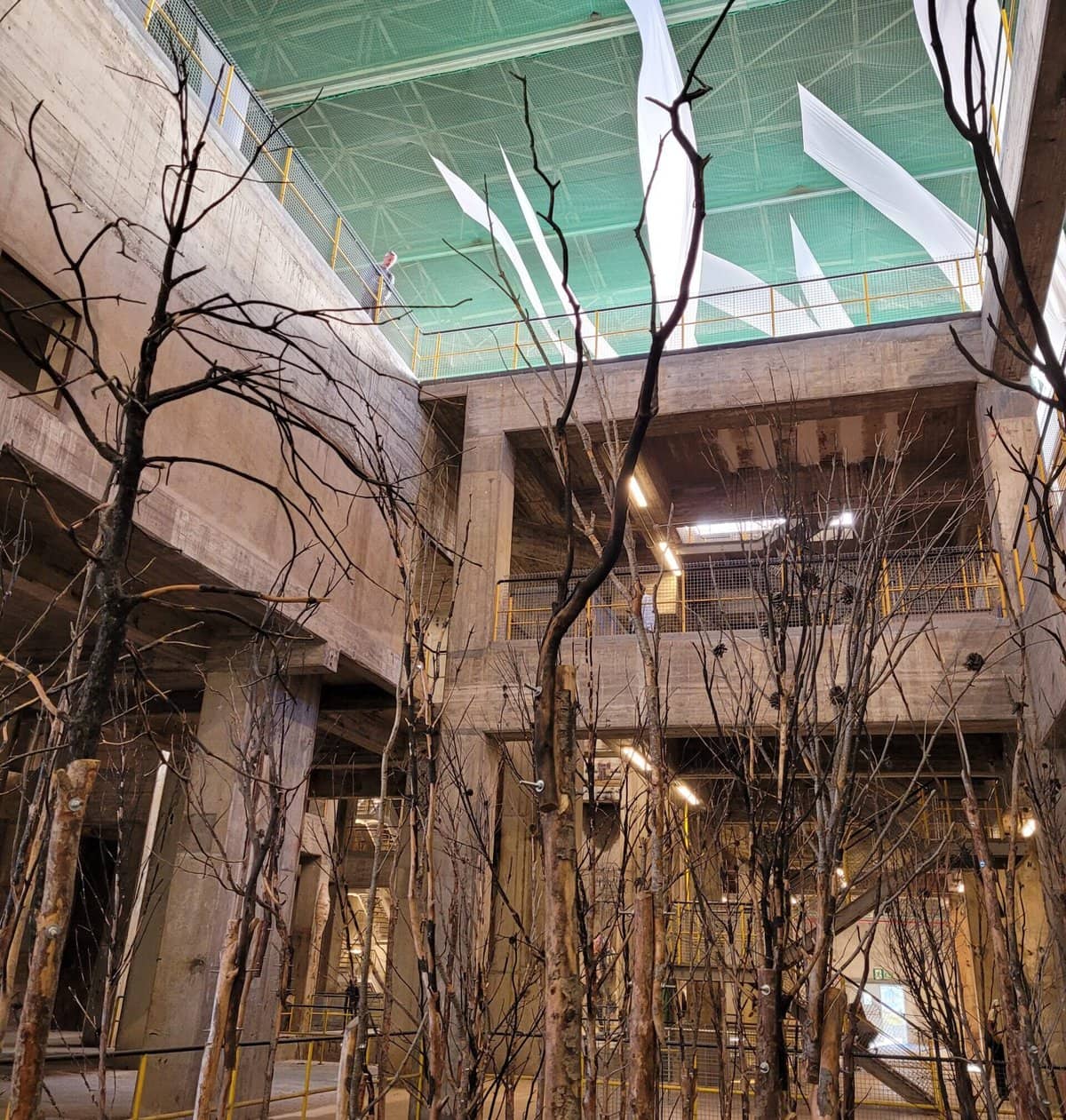 Manifesta 15 en Barcelona las Tres Chimeneas